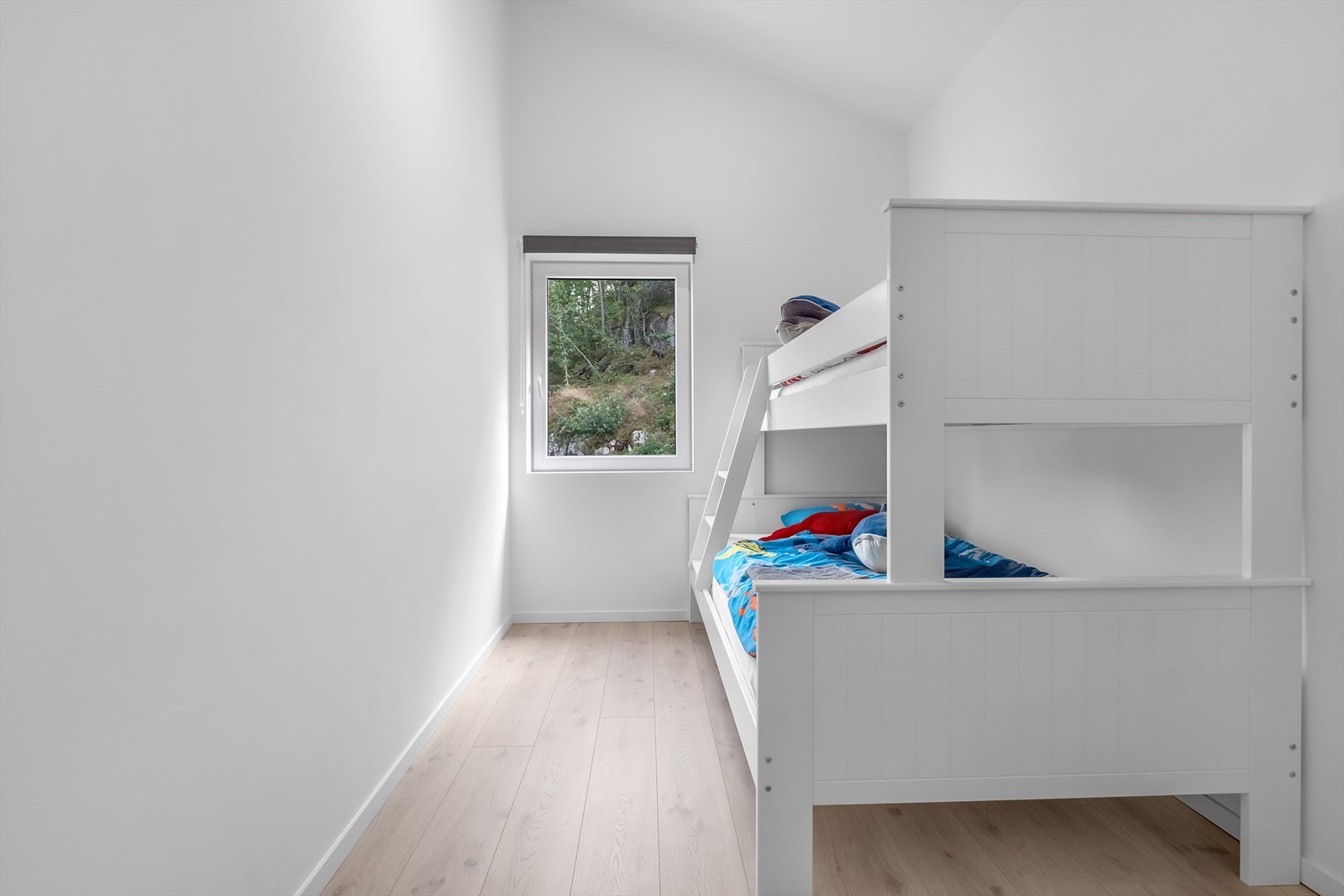 Innredet barnerom med god plass til køyeseng. Passer ypperlig som kontor eller gjesterom. Galleribilde