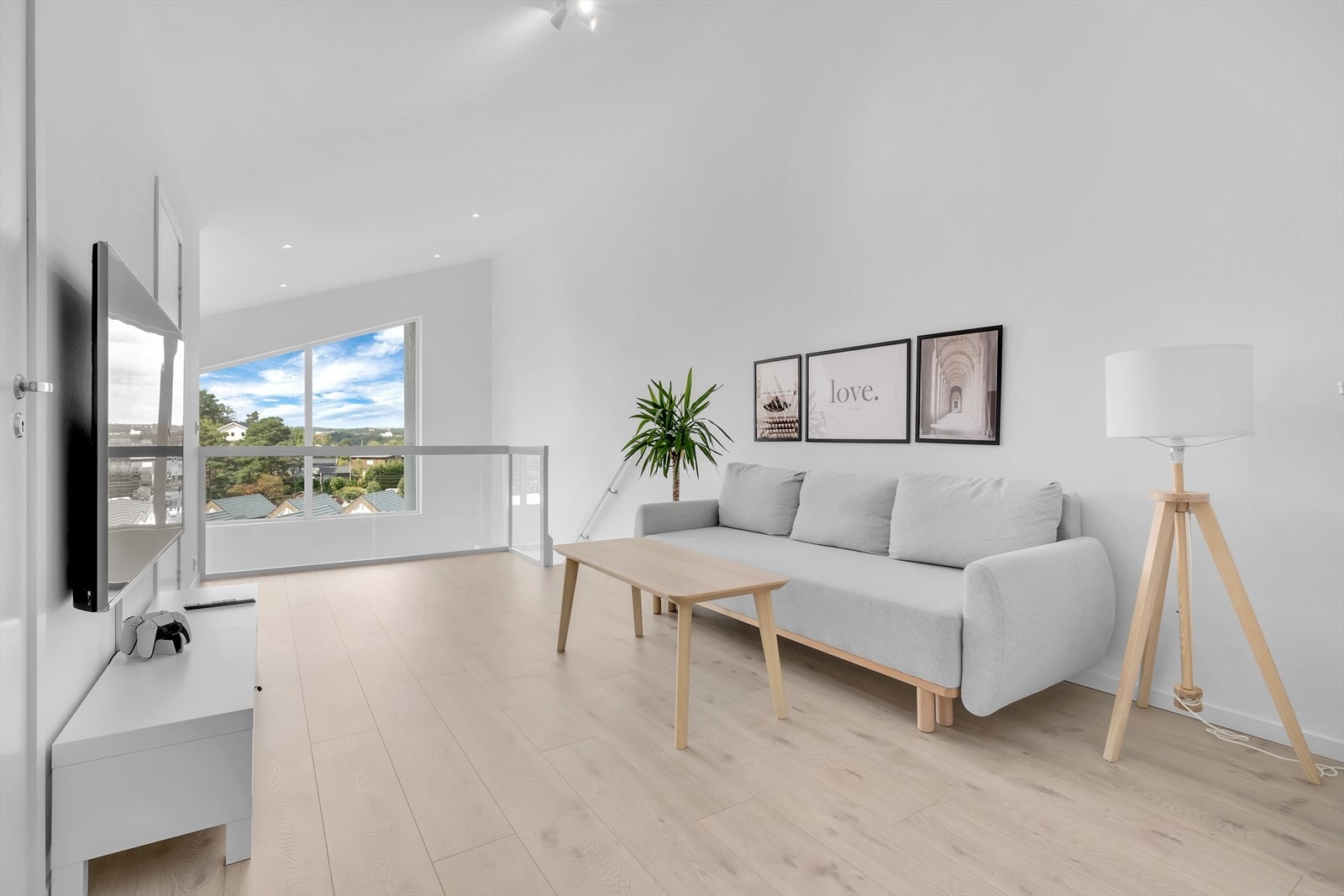 Her er det god plass til en sofakrok og TV. Galleribilde