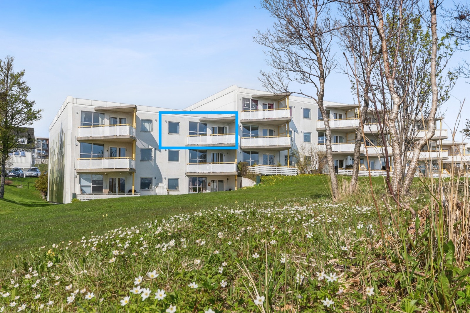 Leiligheten ligger fint til i fremste rekke med vakker utsikt! Galleribilde