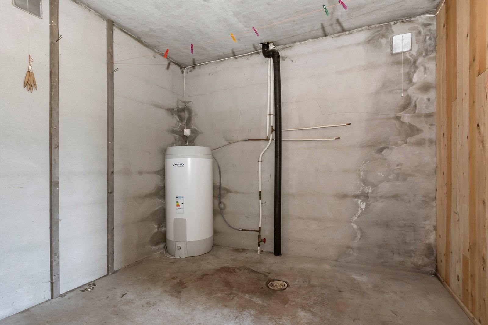 Hoveddelen disponerer diverse bodareal i underetasjen. Galleribilde