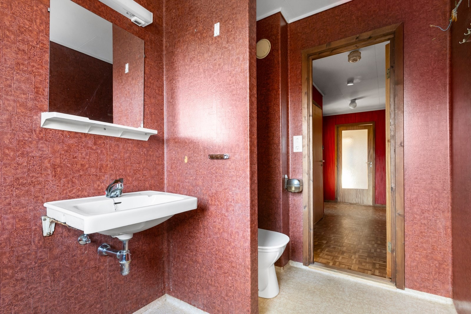 Toalett og bad i 1. etasje. Galleribilde