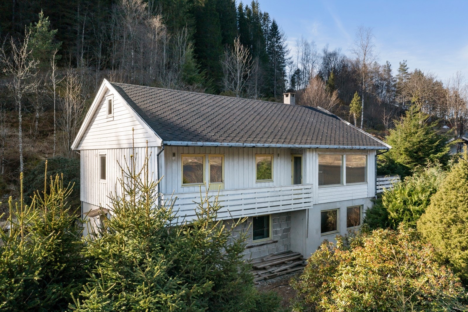 Velkommen til Kråkenesvegen 140 - Presentert av Eiendomsmegler Norge v/ Tore Berqvam. Galleribilde