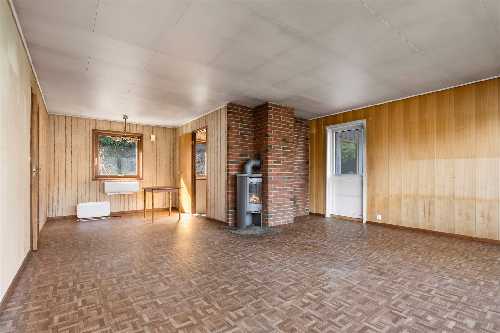 Stue i 1. etasje m/ vedovn og varmepumpe. Galleribilde