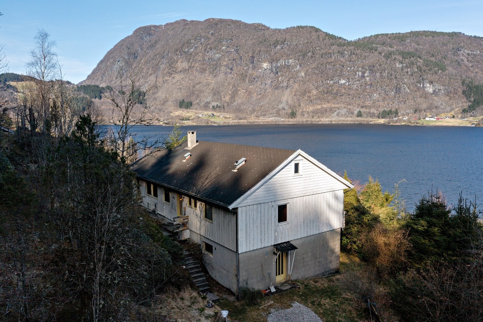 Boligen går over to plan med utleiedel i deler av sokkeletasjen. Galleribilde