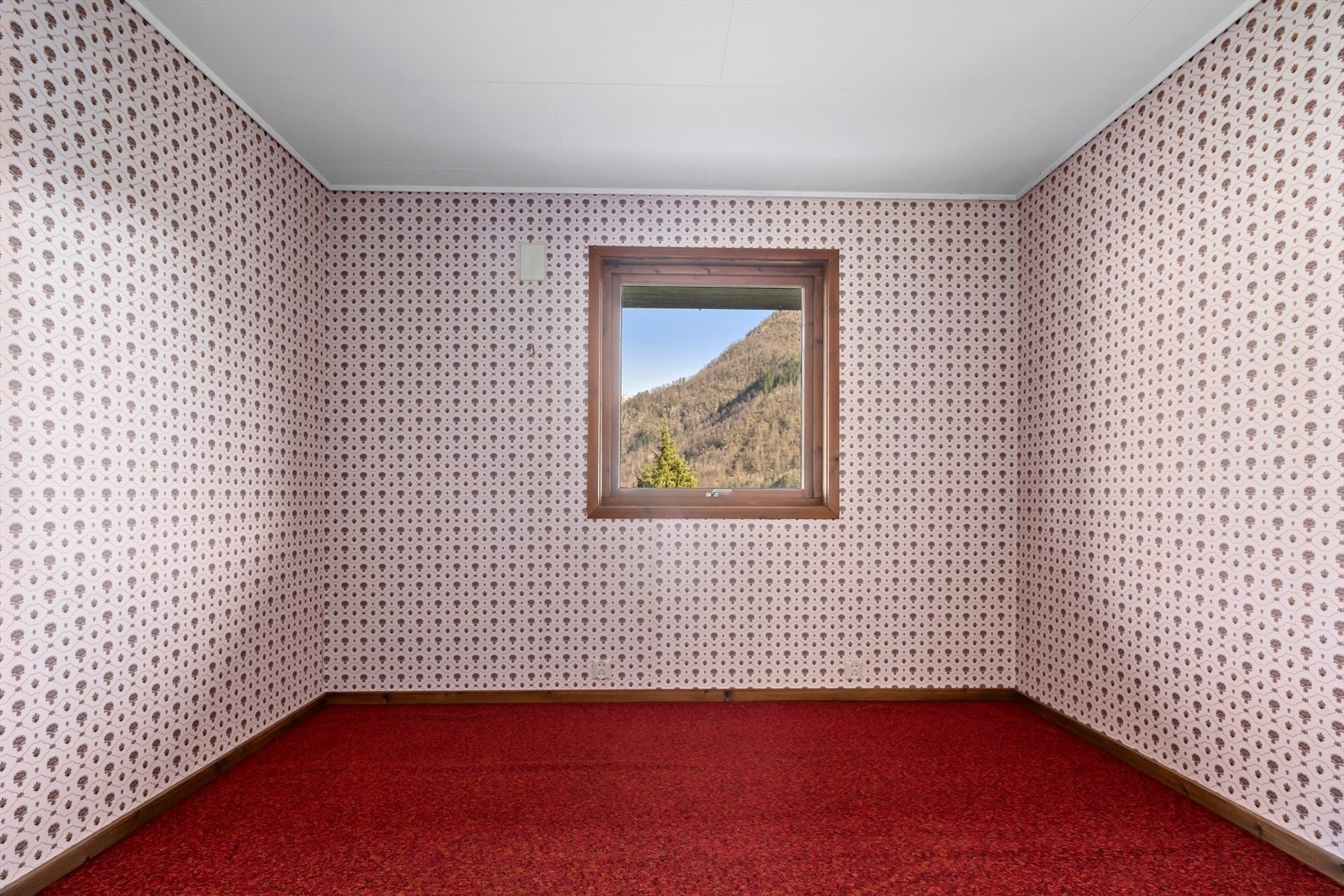 Det er tre soverom i hovedetasjen og ett i underetasjen. Galleribilde