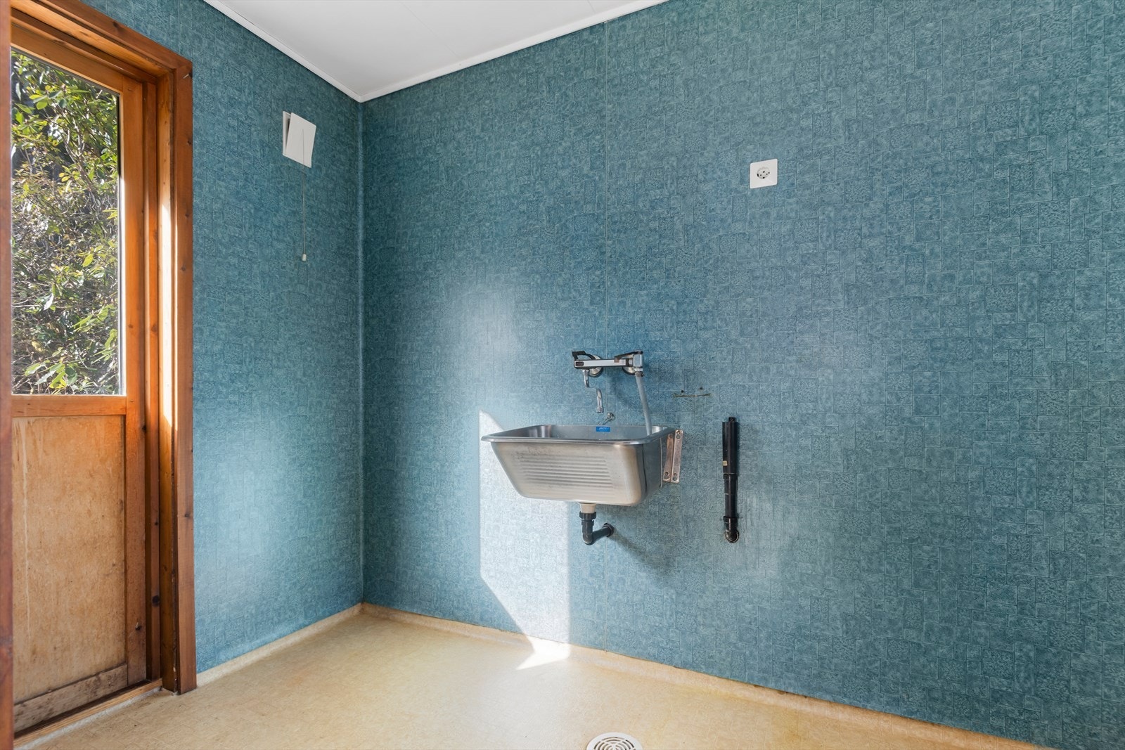 Vaskerom ved kjøkken i 1. etasje med egen inngang. Galleribilde