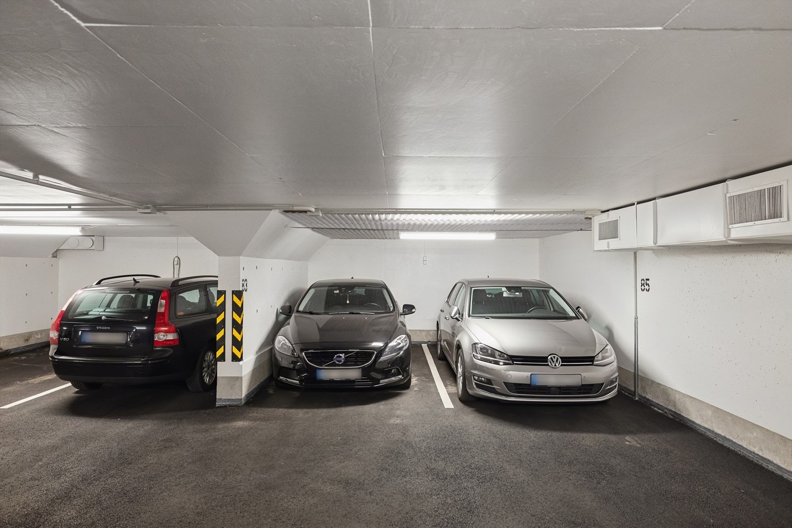 Andelen disponerer parkeringsplass i garasjeanlegg. Galleribilde