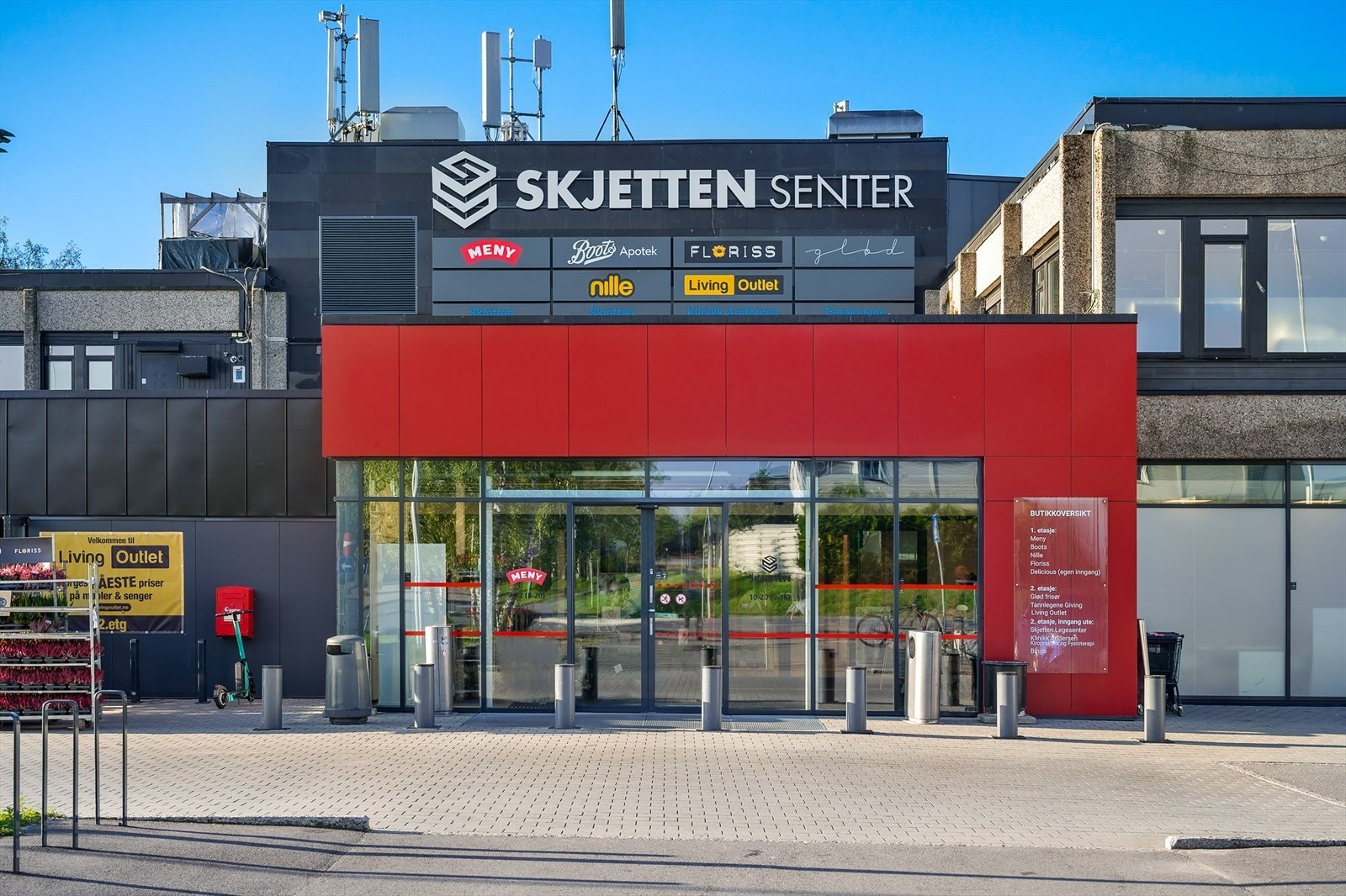 Skjetten senter ligger i kort gangavstand fra leiligheten og tilbyr et bredt utvalg av butikker og servicetilbud. Galleribilde