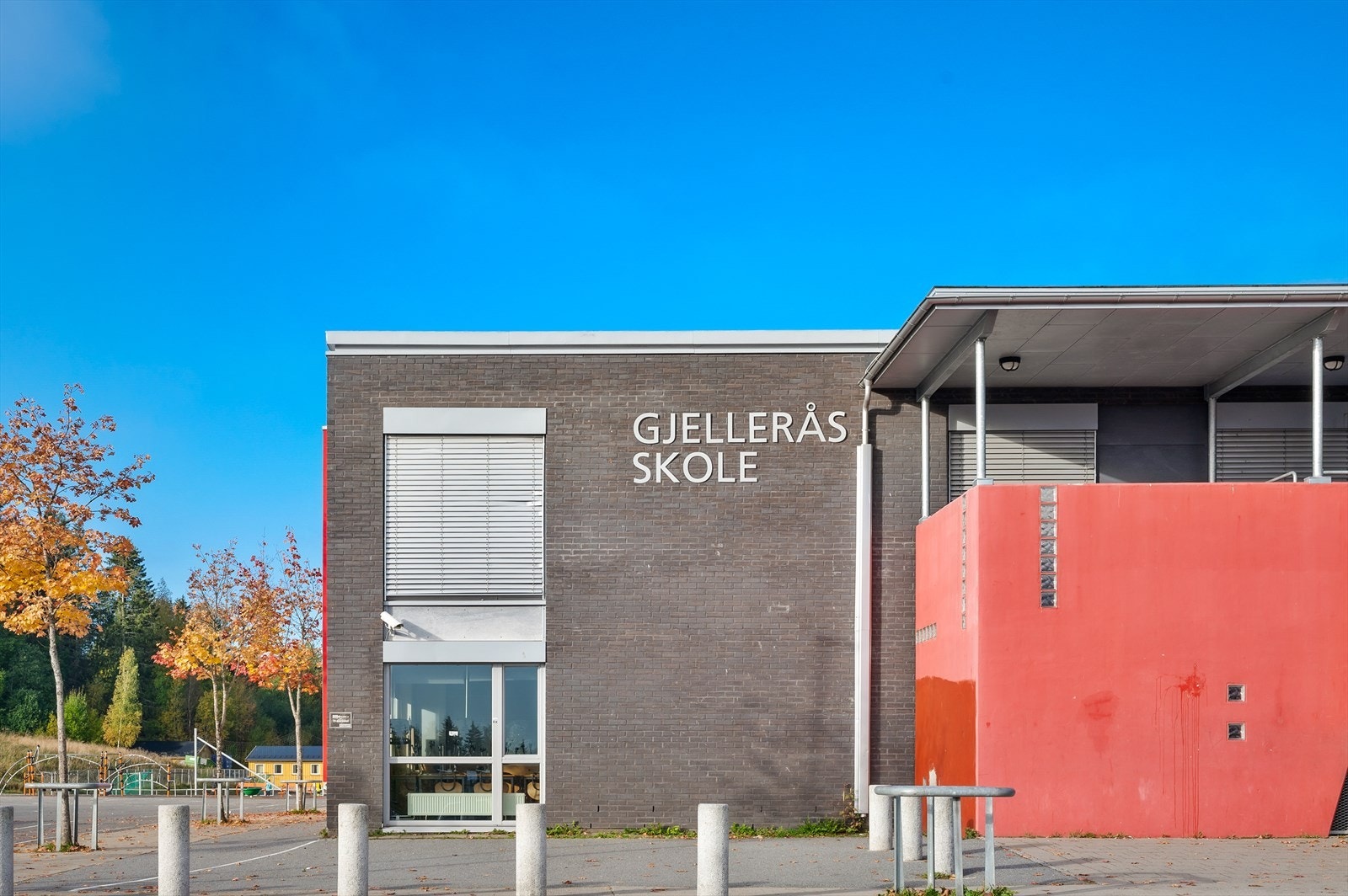 Gjellerås skole (1.-7. trinn) ligger kun ca. 4 minutters gange fra leiligheten. Galleribilde