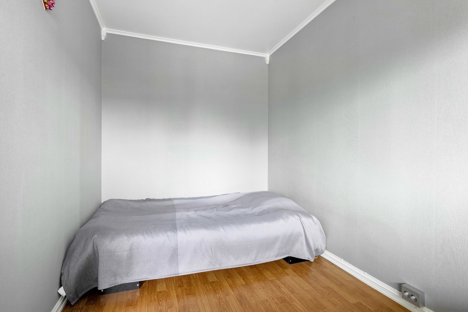 Her er det plass til seng og garderobeløsning. Galleribilde