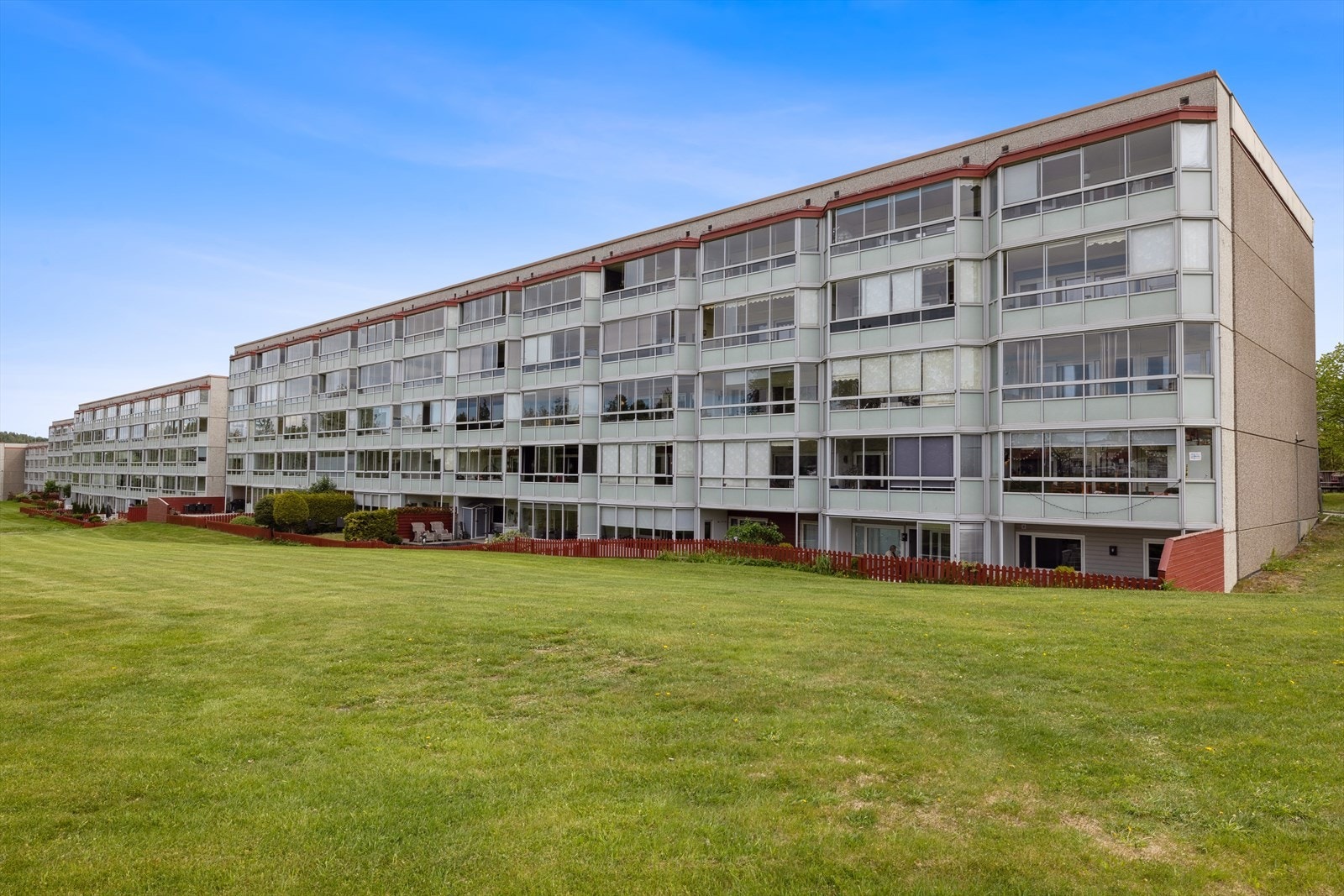 Riihimækiveien 13 ligger i et meget attraktivt og sentralt til på Skjetten i Lillestrøm kommune. Galleribilde