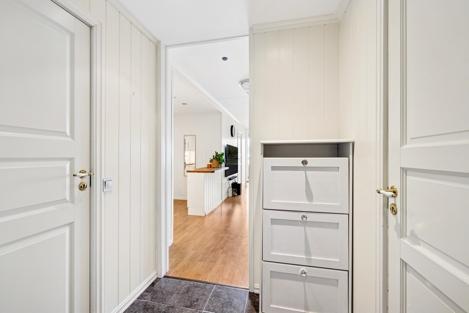 - som leder deg videre leilighetens øvrige rom. Galleribilde