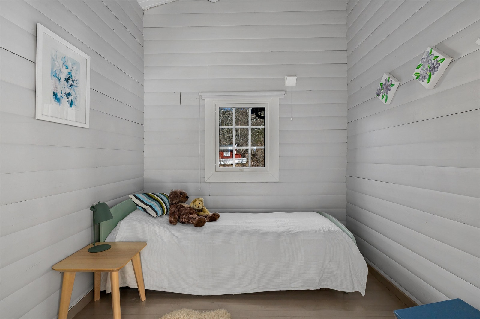 I tillegg til tre soverom kan også hytta skilte med en koselig hems. Galleribilde