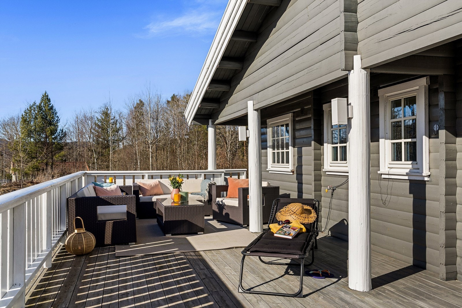 Stor terrasse mot sørvest. Galleribilde