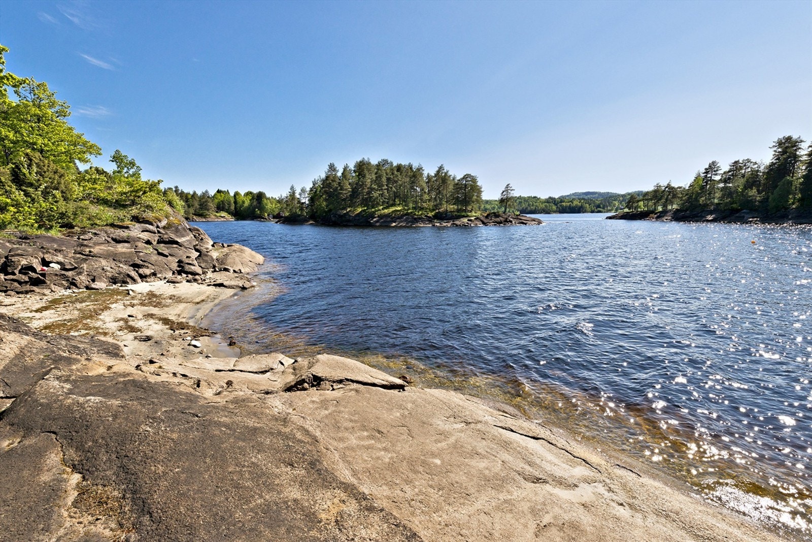 Nydelig badeplass finnes rett i nærheten, så her er det ikke lange veien til morgenbadet. Galleribilde