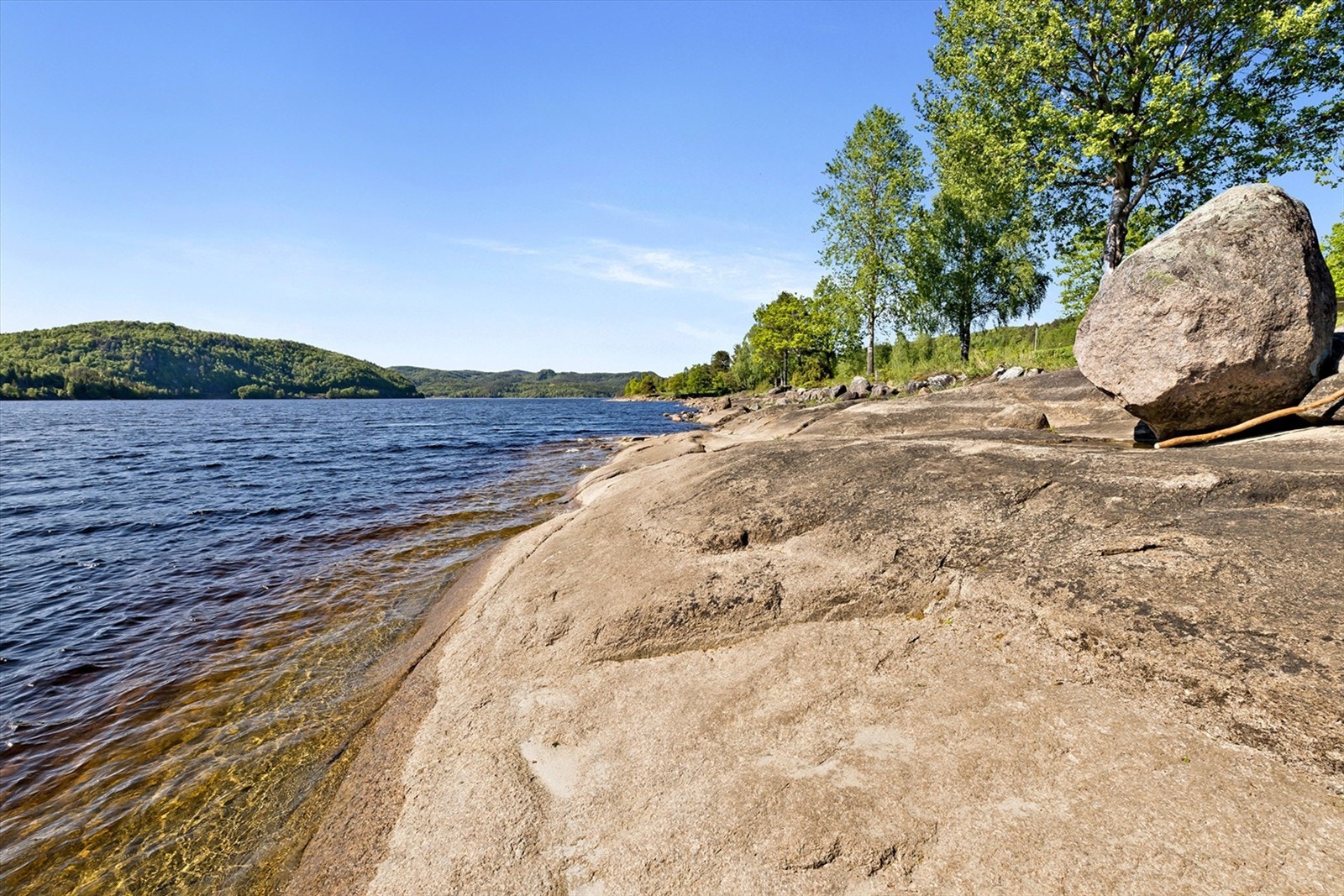 Nydelig badeplass finnes rett i nærheten, så her er det ikke lange veien til morgenbadet. Galleribilde