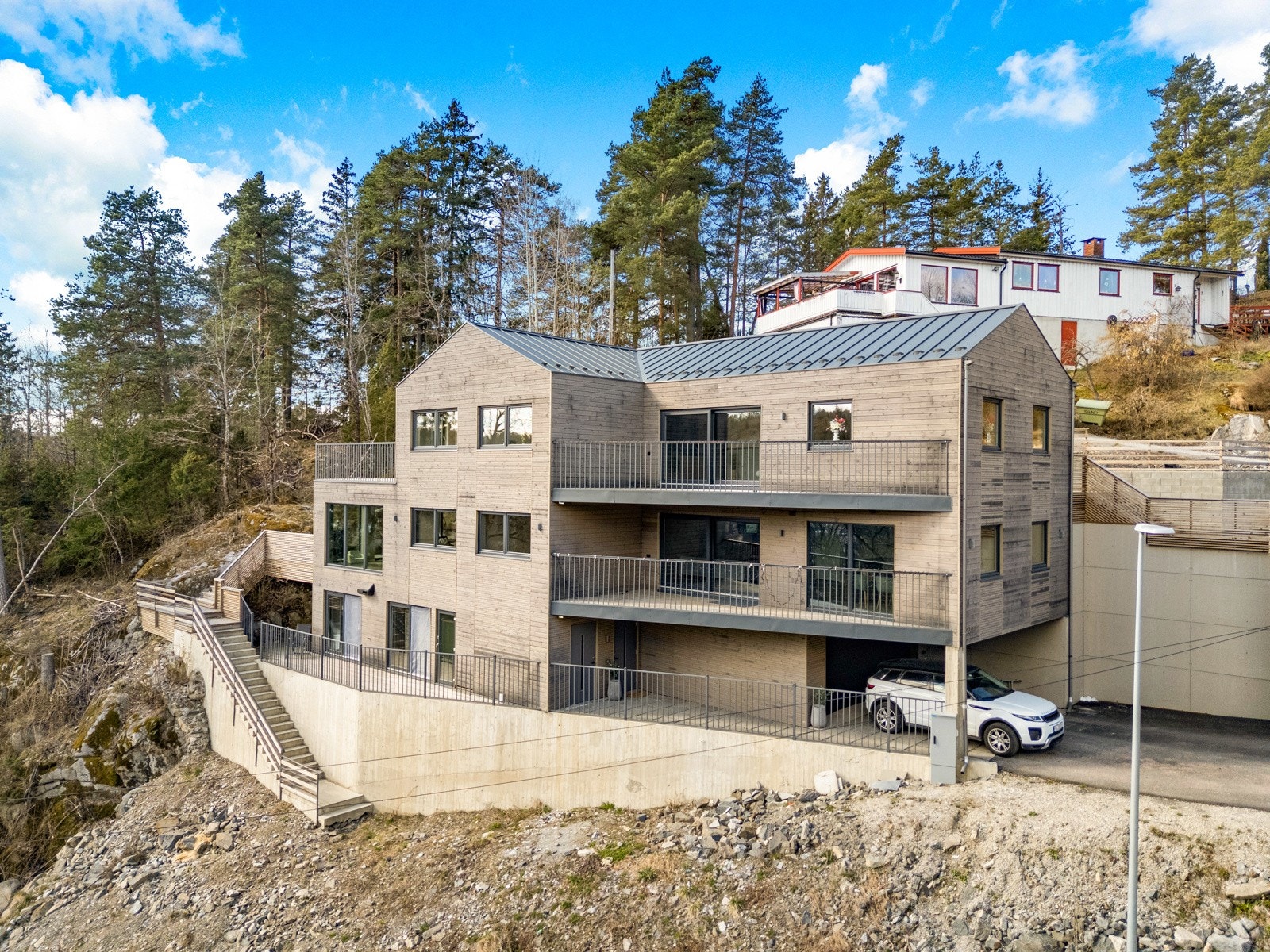 Henrik Borchgrevink i Privatmegleren ønsker velkommen til Sjøskogenveien 20A! Galleribilde