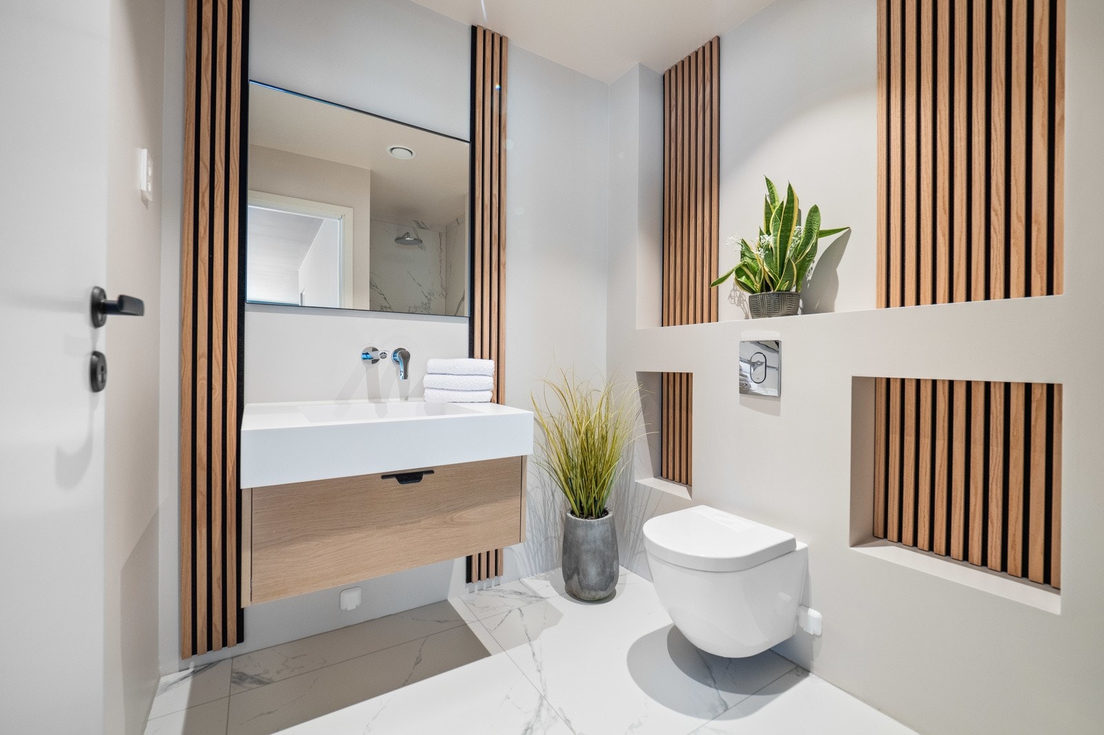 Toalettrom i den sosialesonen rundt stue og kjøkken Galleribilde