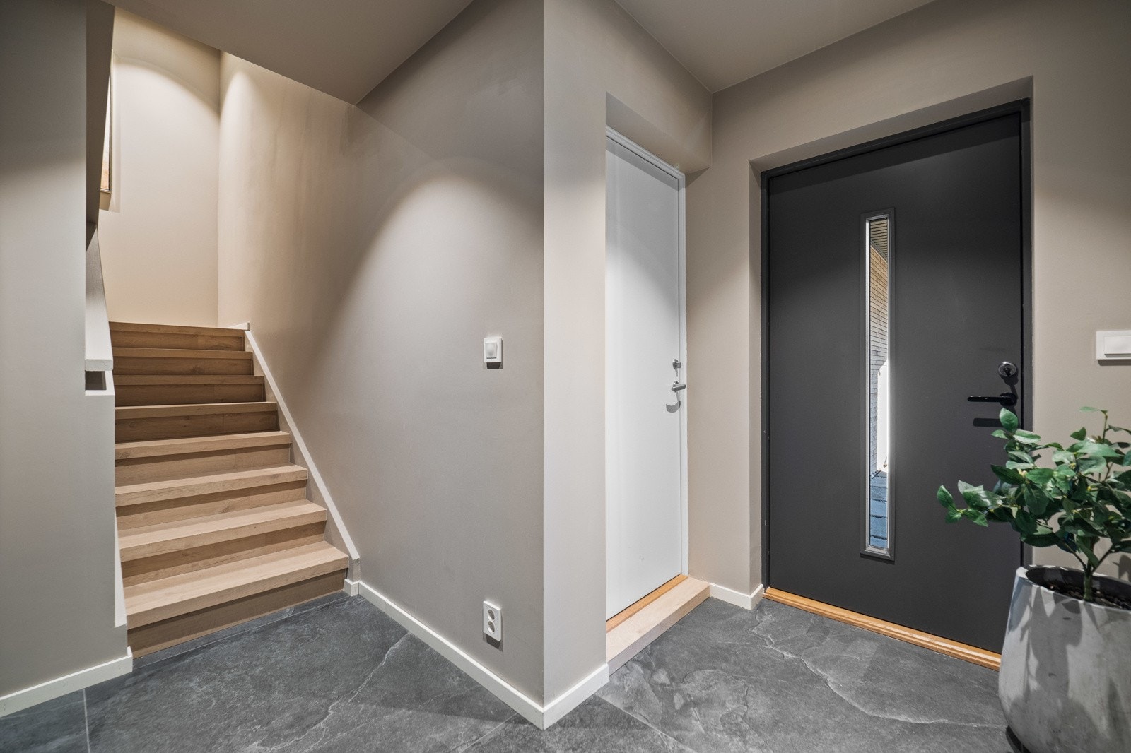 Det er innvendig adkomst fra garasje Galleribilde