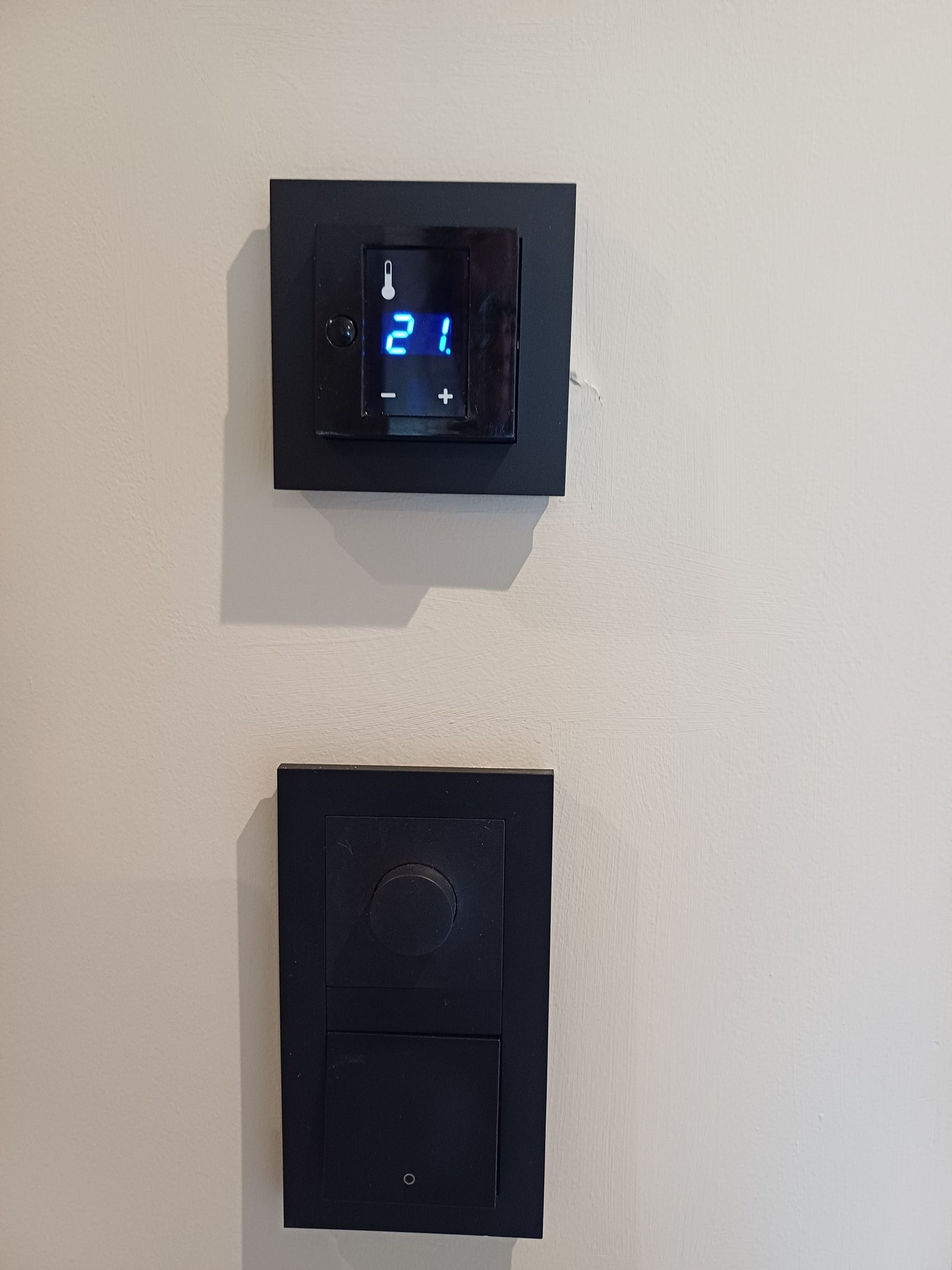 Varmekabler i gangen reguleres separat fra stue og kjøkken Galleribilde