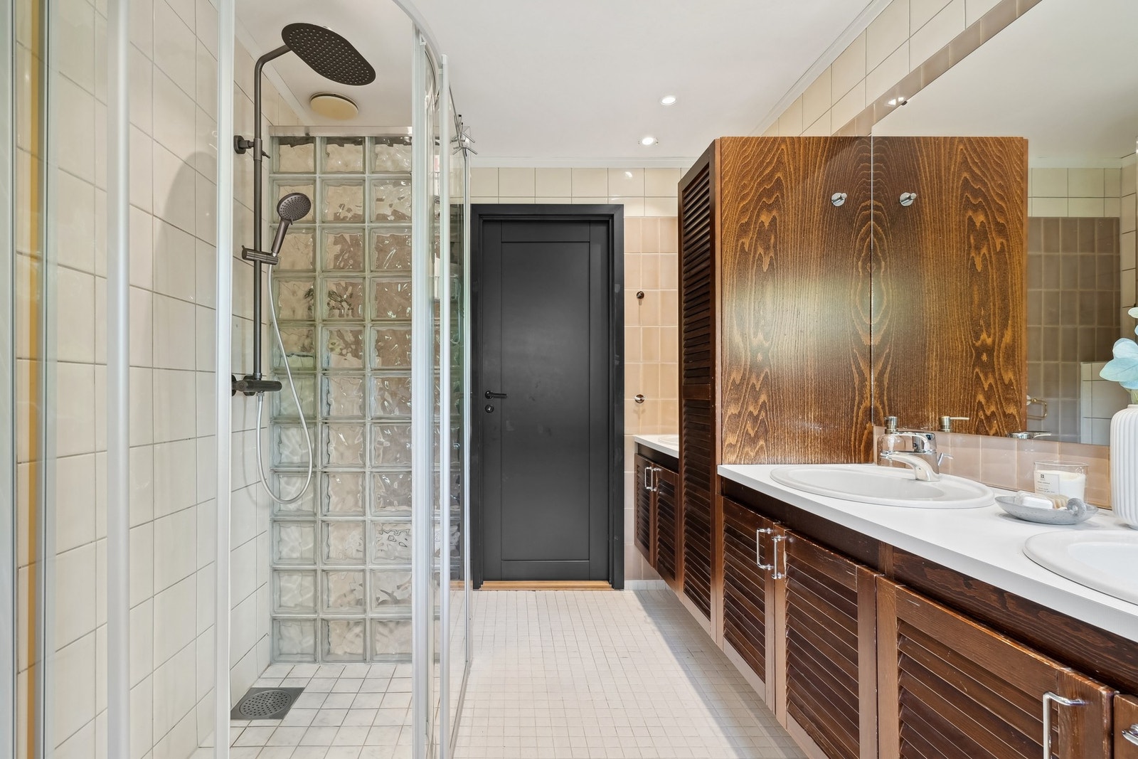 Planløsningen er praktisk, med bad i begge etasjer. Galleribilde