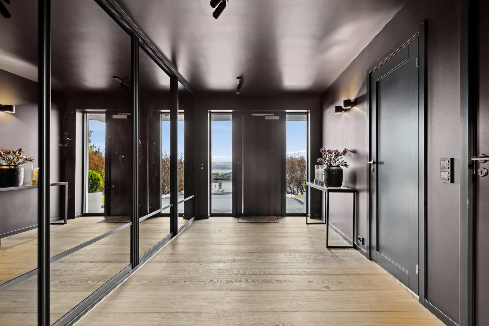 Man ønskes velkommen av en flott hall, og rommet gir en god smakebit på hva det eksklusive huset har å tilby. Galleribilde