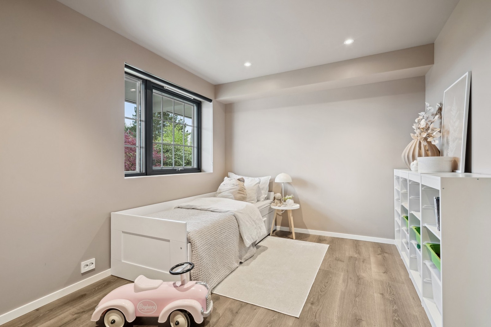 Lyst og innbydende soverom. Galleribilde