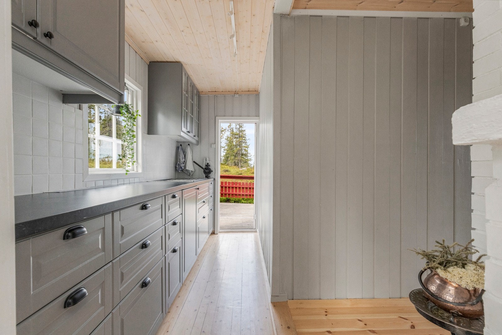 Utgang til terrasse fra kjøkkenet Galleribilde