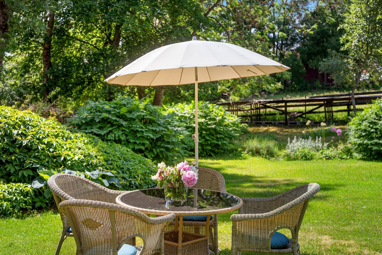 Her ligger alt til rette for å nyte finværsdagene utendørs. Galleribilde