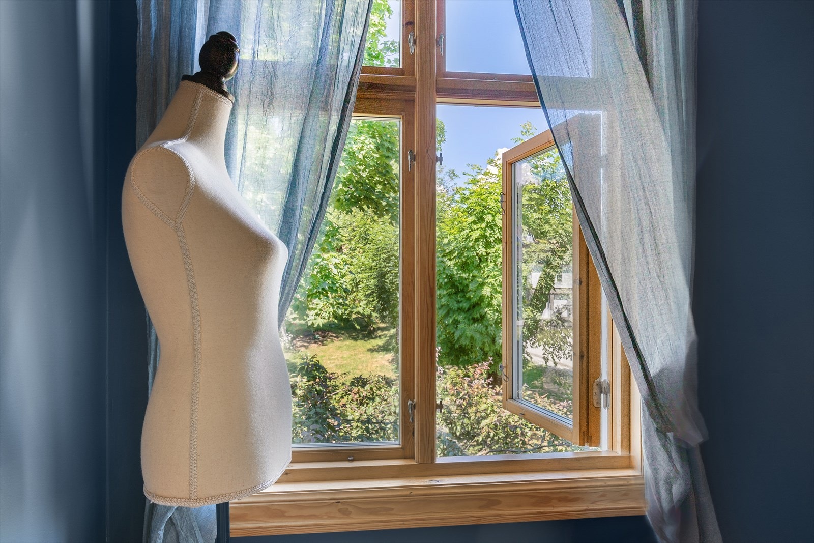 Hyggelig utsyn til hagen Galleribilde