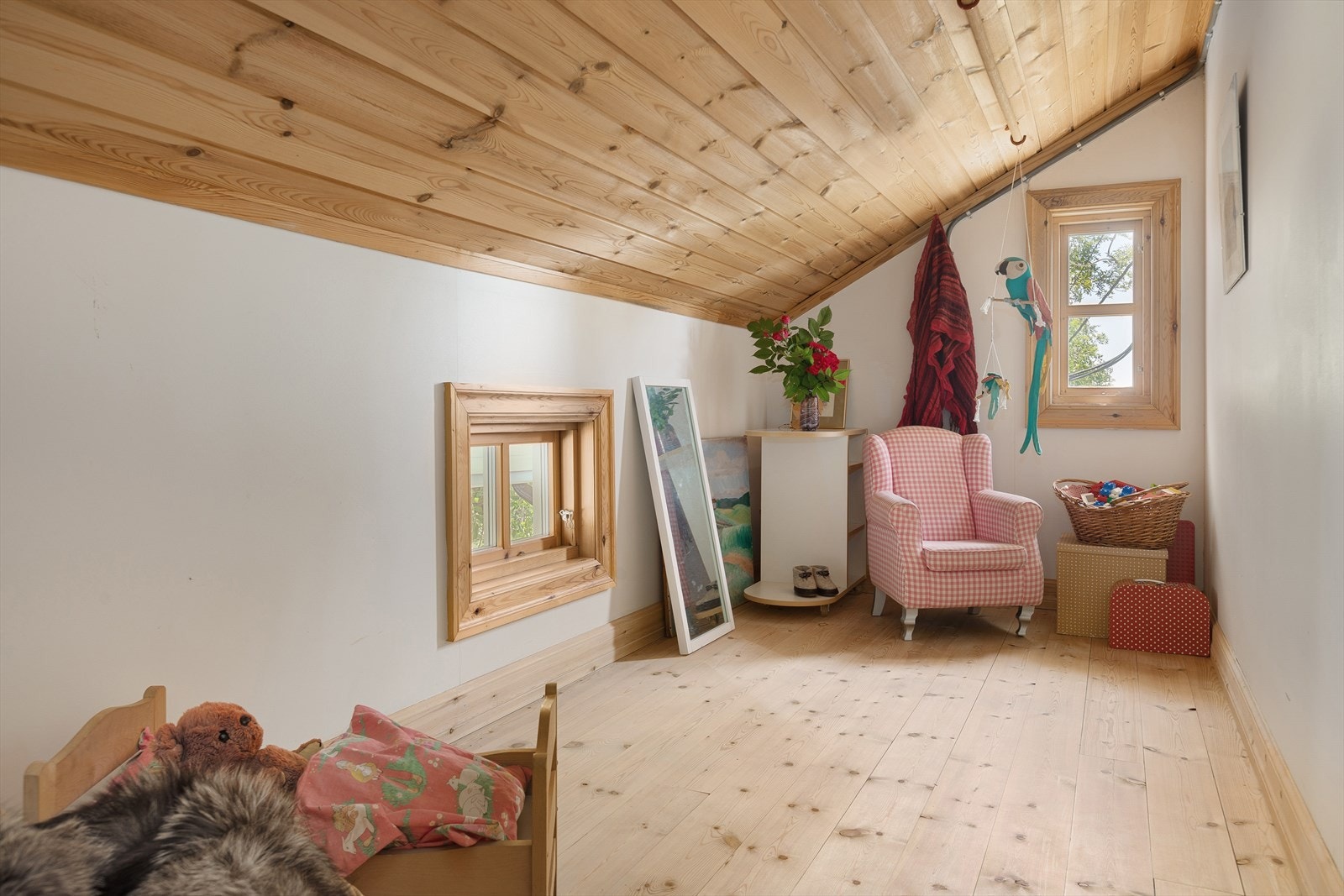 Mulighet for for eks. lagring, garderoberom eller lekerom som i dag. Galleribilde