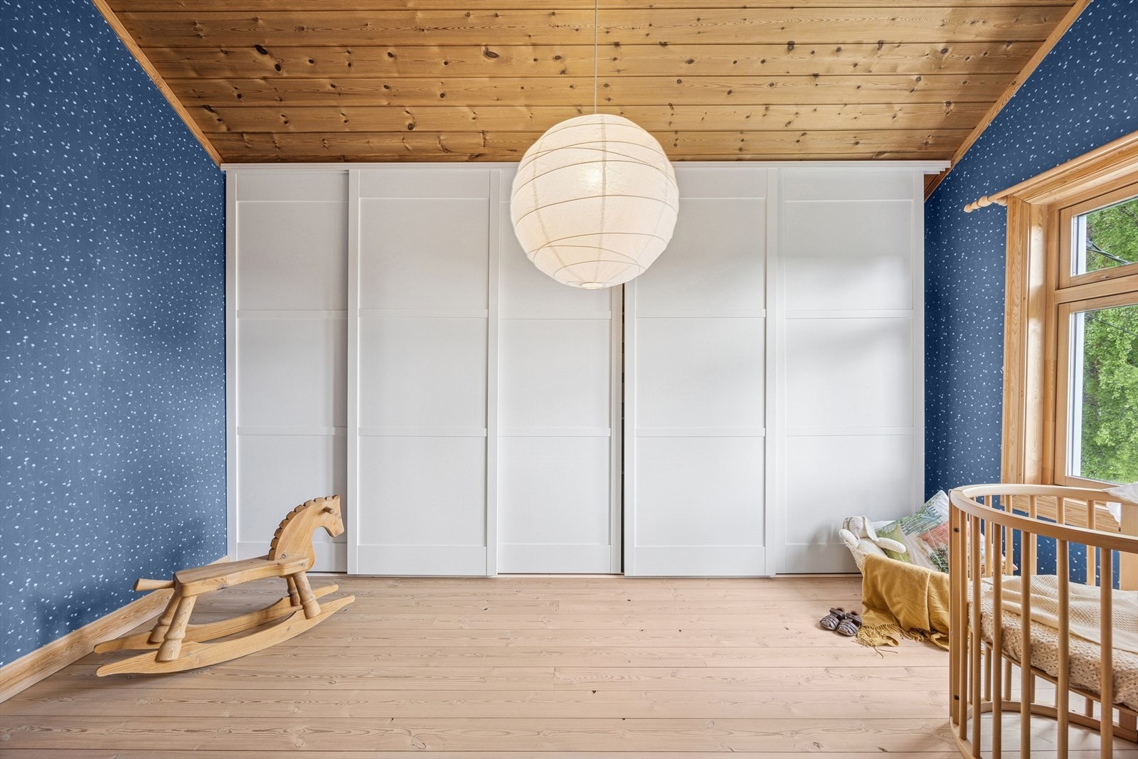 Soverom 2 er i dag innredet som garderoberom tilknyttet hovedsoverommet. Galleribilde