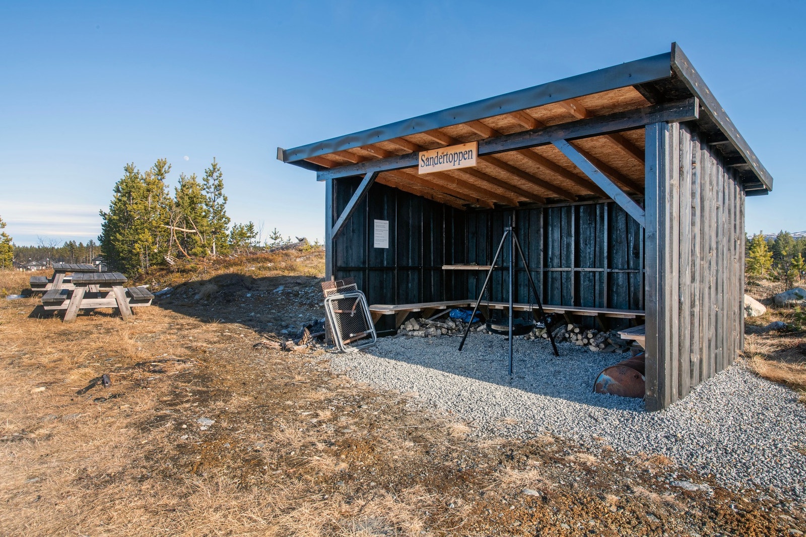 I området finner du også flere sitteområder/ grillplasser. Galleribilde