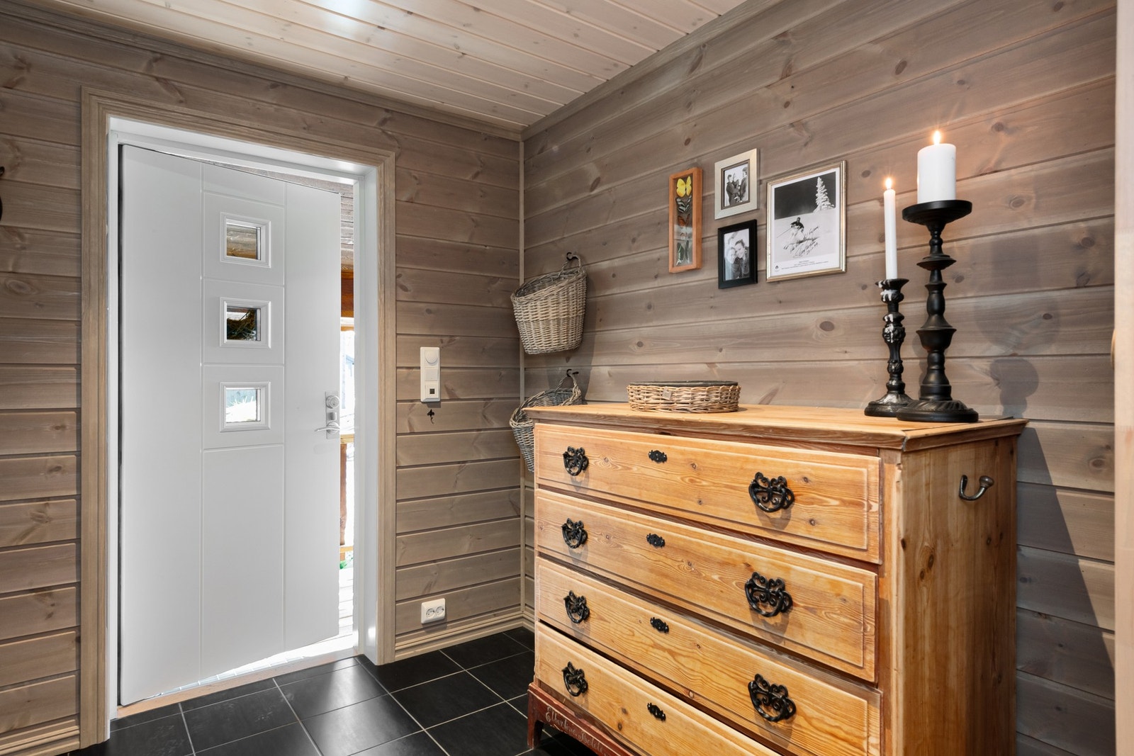 Hyggelig entre med god plass. Galleribilde