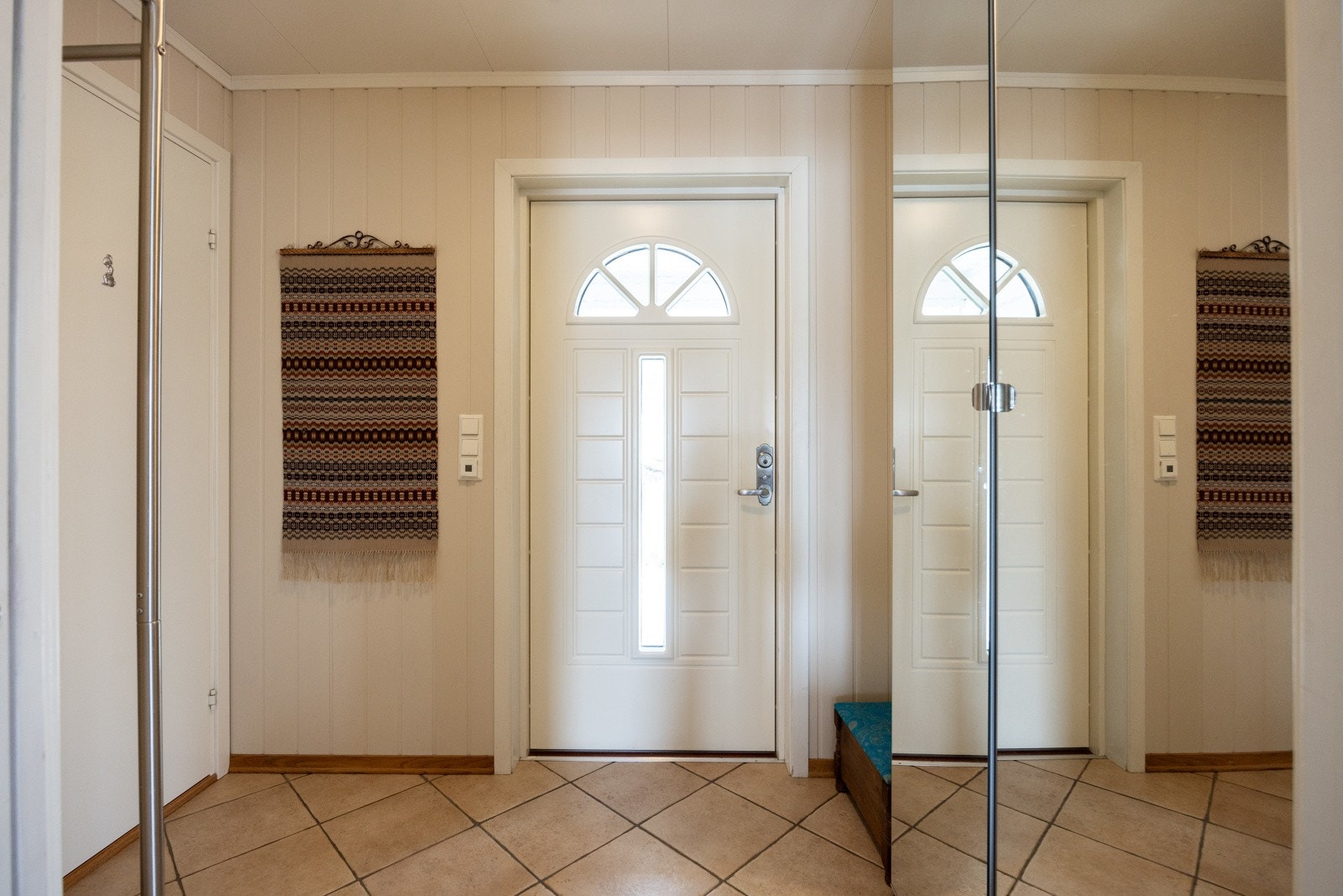 Hyggelig entré med garderobe. Galleribilde