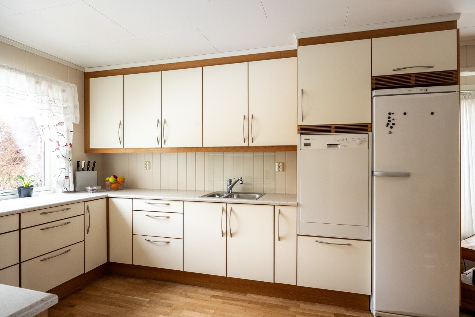 Rikelig med skap- og benkeplass. Galleribilde