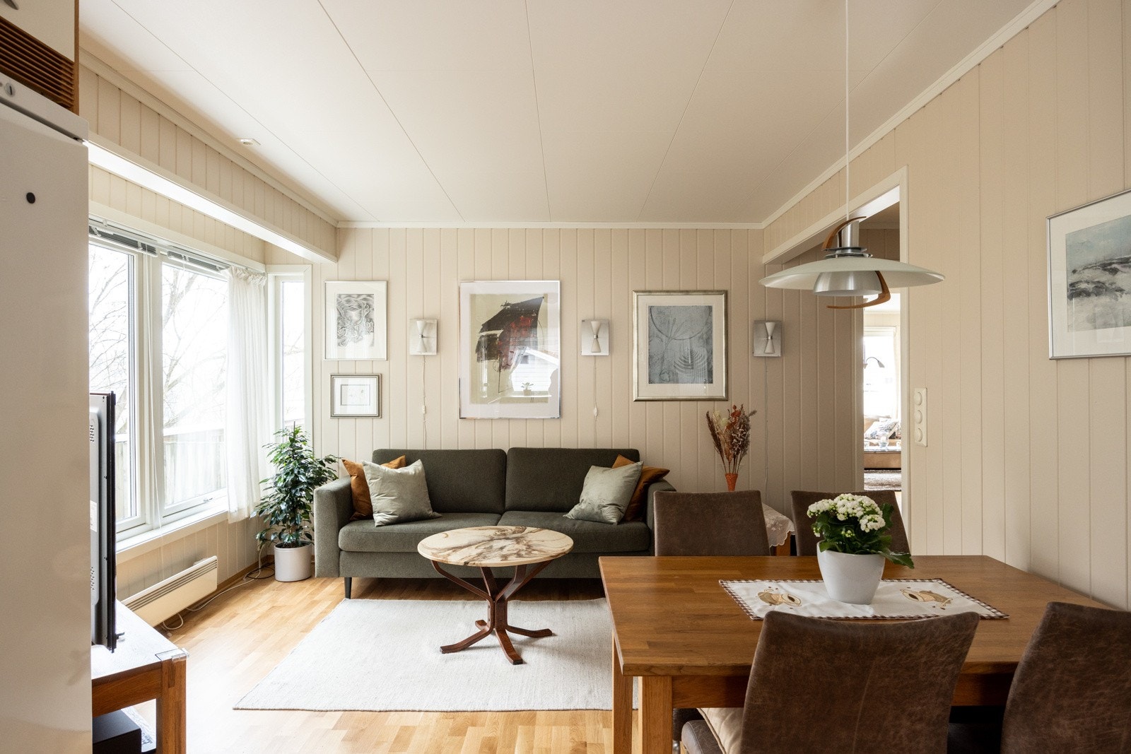 Rommet gir flere møbleringsløsninger. Galleribilde