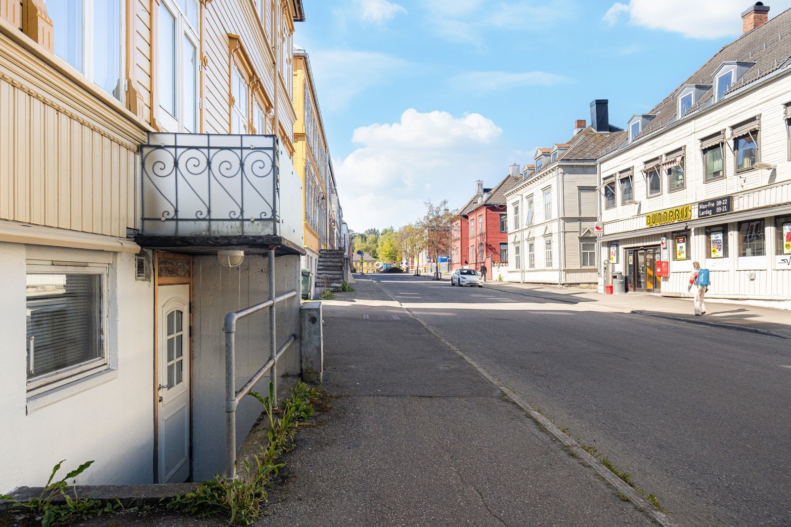 Inngang til kjelleretasjen fra gaten. Galleribilde