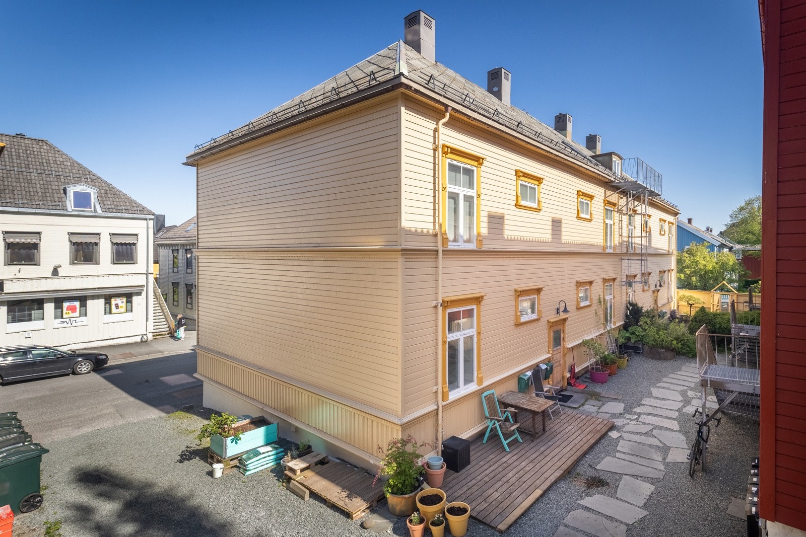 Hovedleiligheten har inngang fra bakgården. Galleribilde