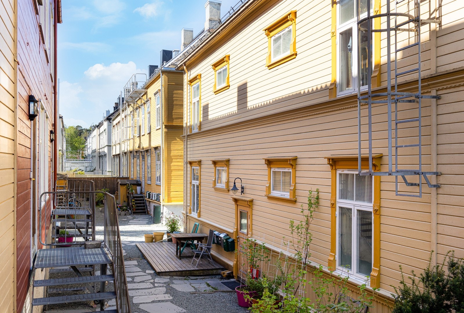 Sameiet har fine fellesarealer i bakgården som kan benyttes fritt av seksjonseierne. Galleribilde