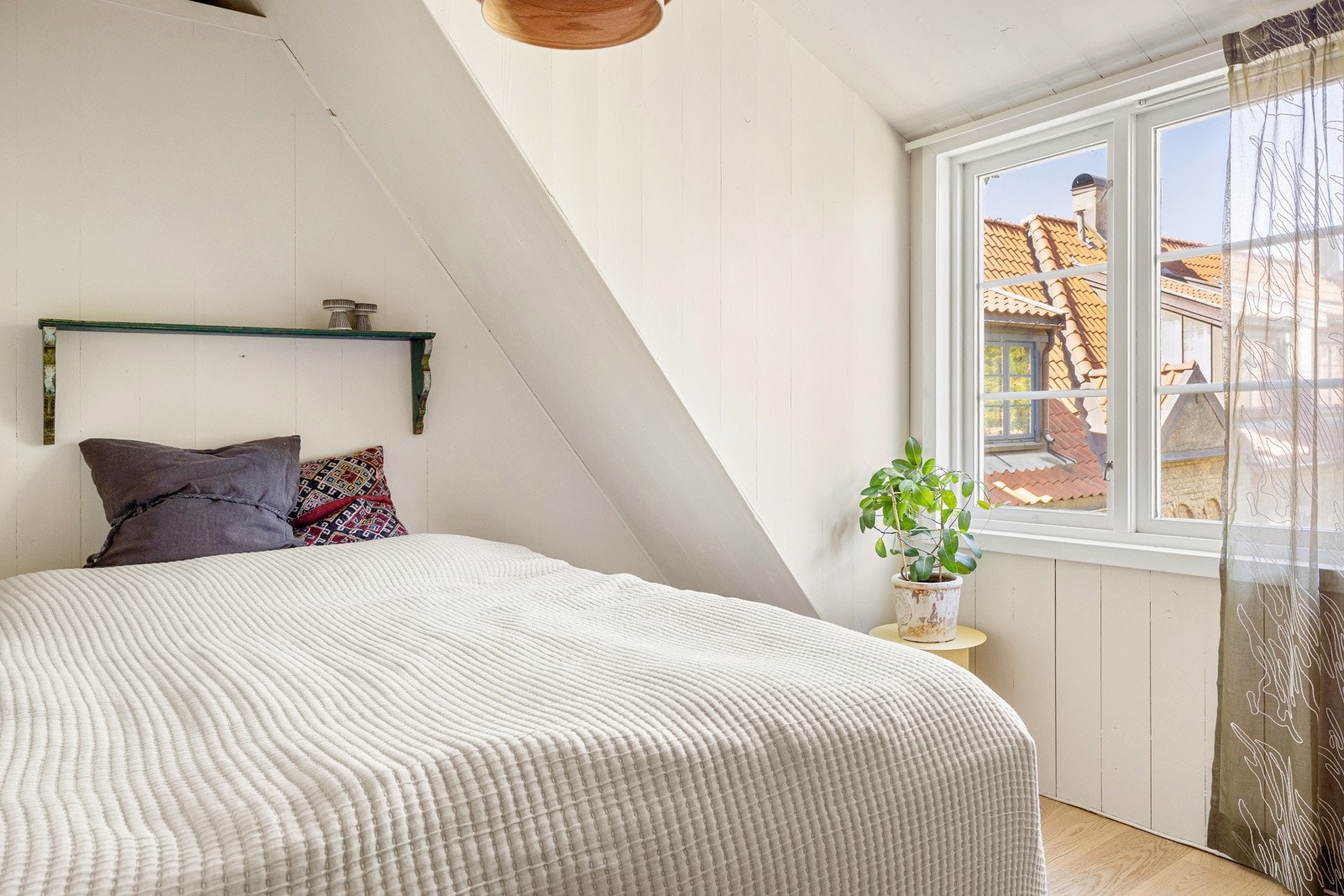 Hovedsoverommet har god plass til dobbeltseng Galleribilde