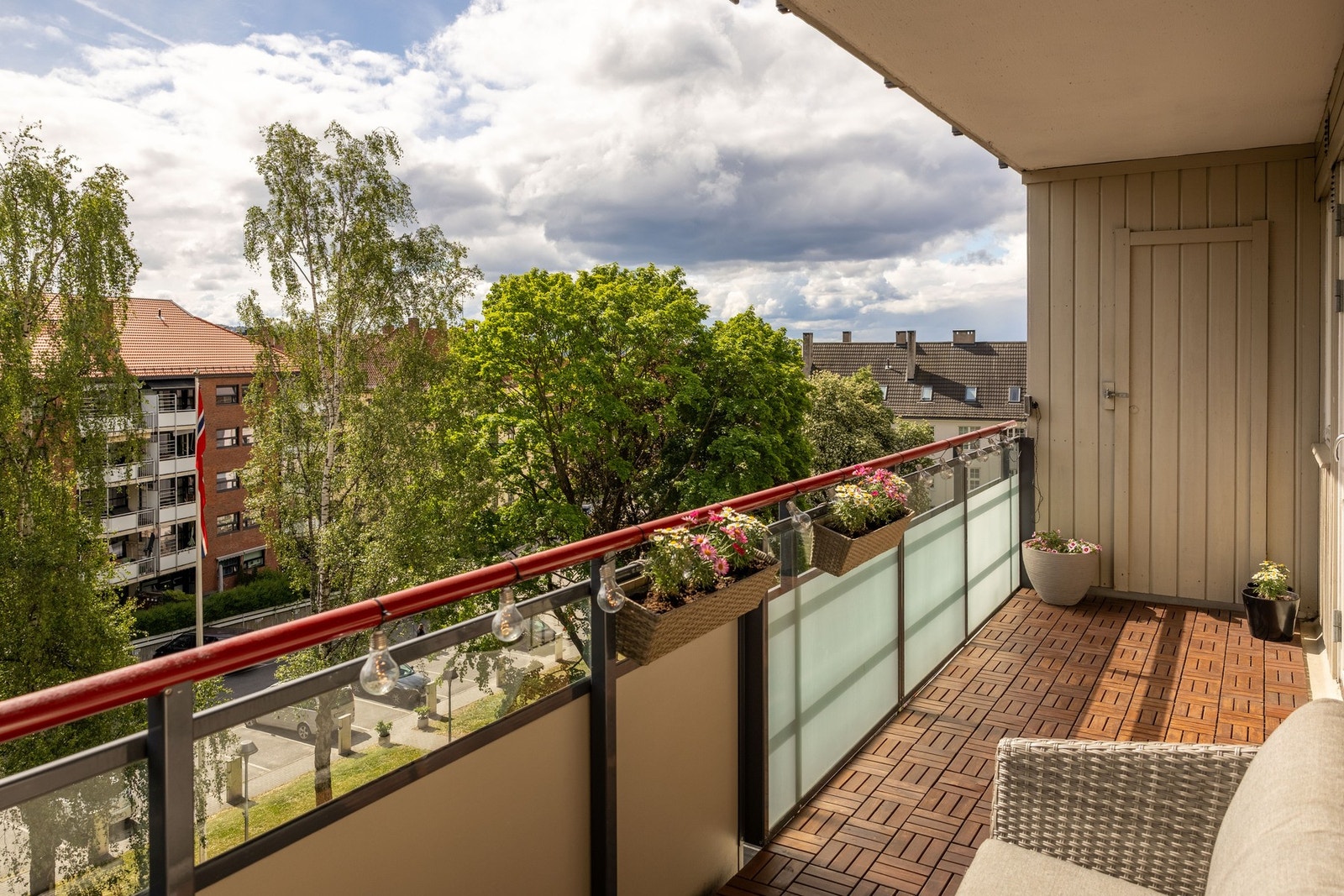 Fra stuen er det utgang til balkong. Galleribilde