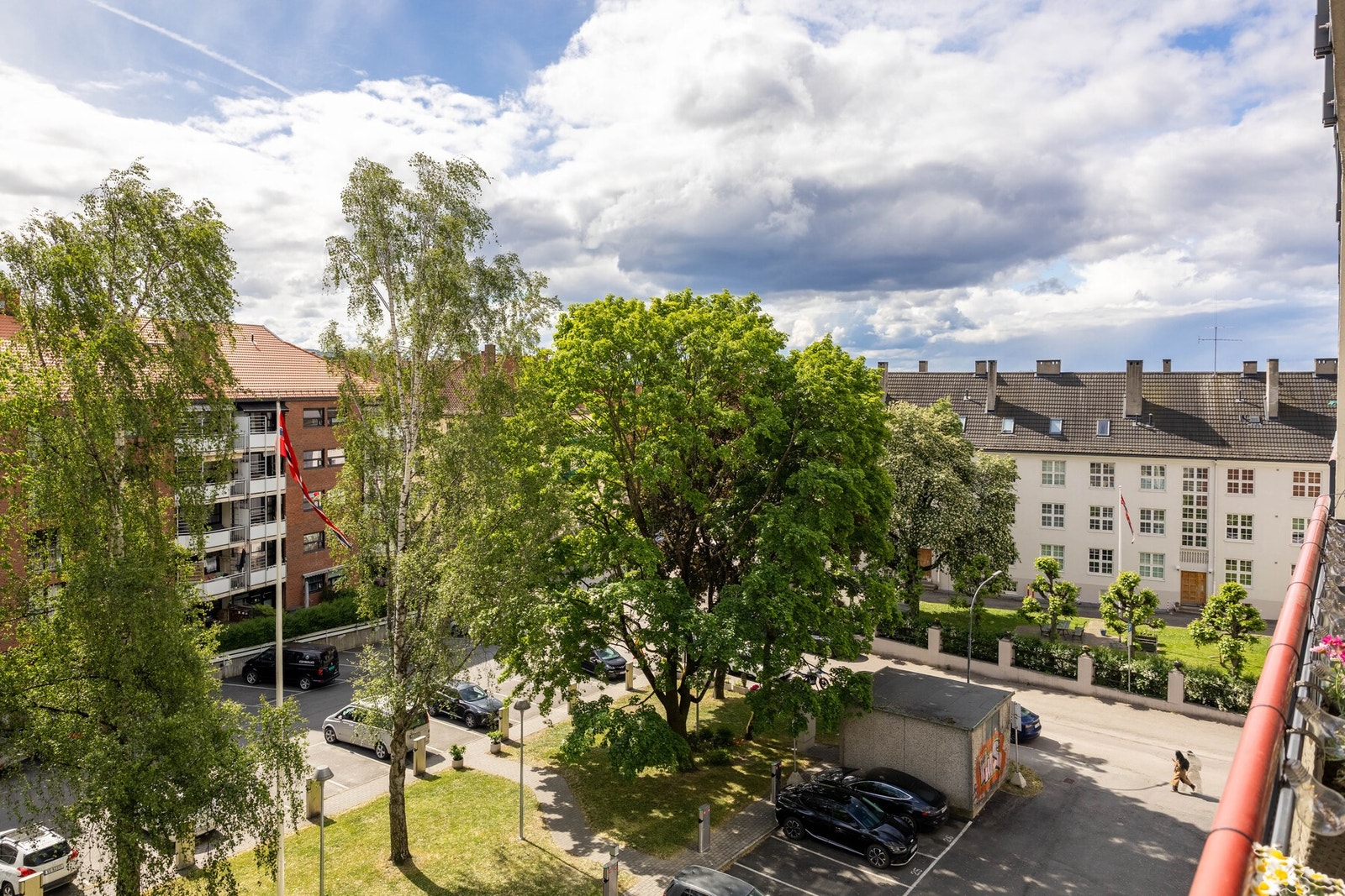 Balkongen er sørøstvendt og har morgen- og formiddaggssol. Galleribilde