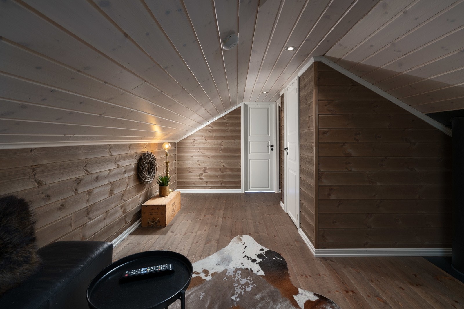 Hemsen består av entv-stue, wc, 2 soverom og kott. Galleribilde