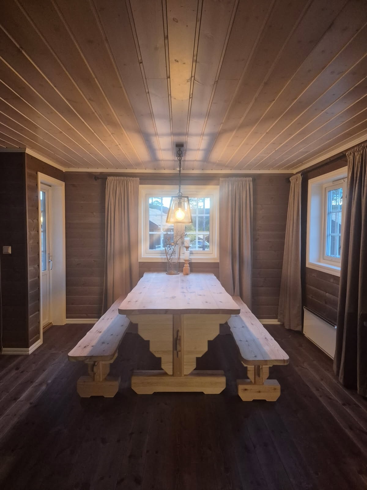 Hyggelig spisestue med plass til mange Galleribilde