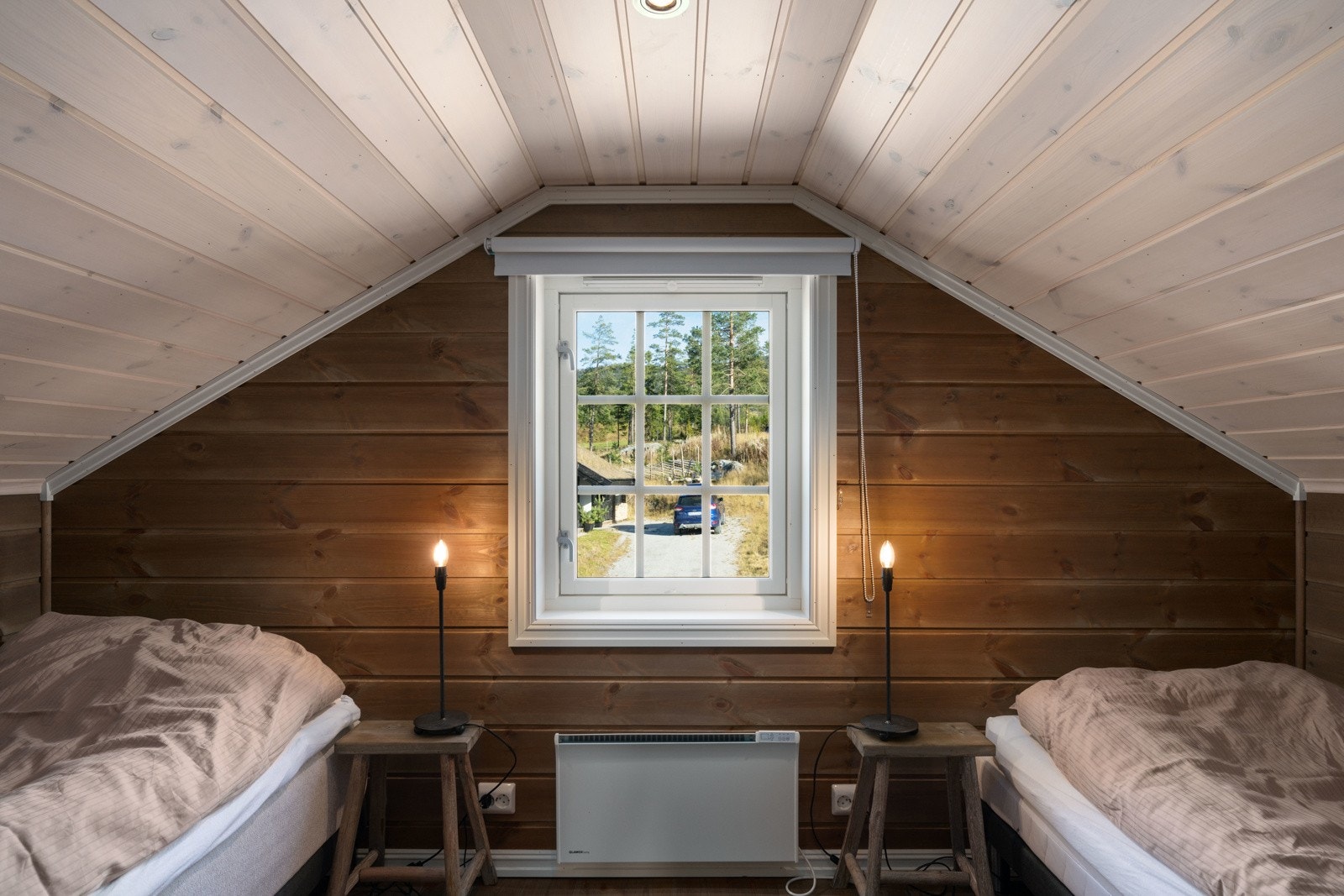 På loftet et det to disponible rom som pr. i dag benyttes til soverom Galleribilde