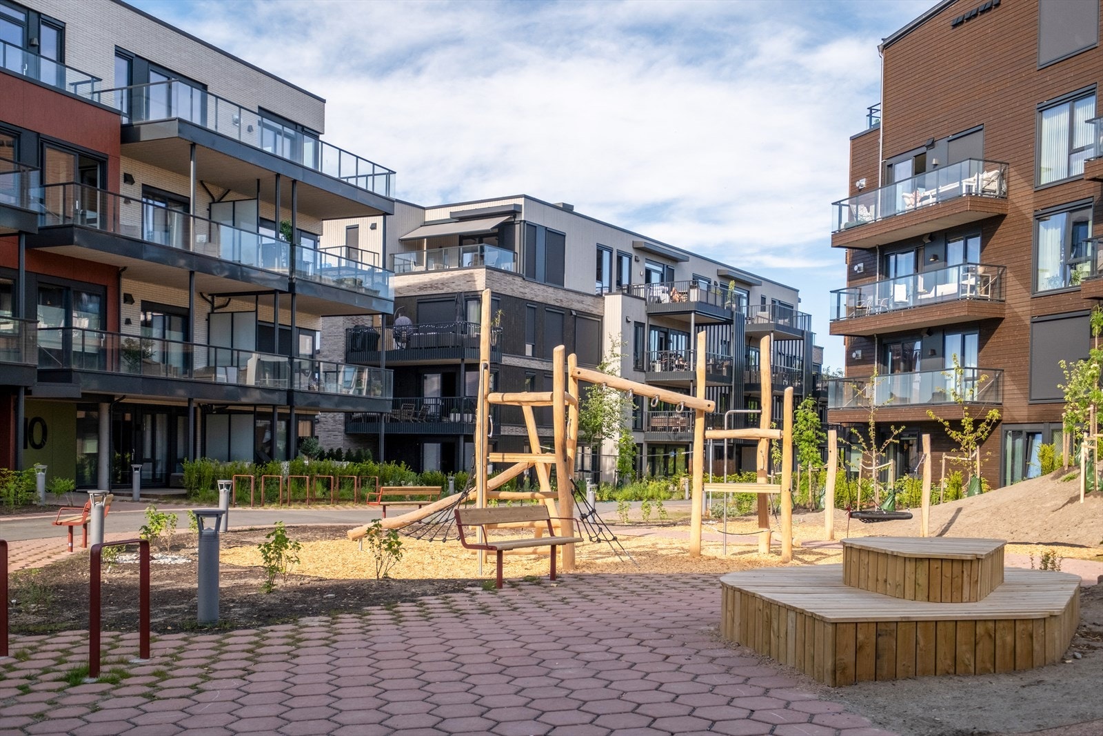 I samarbeid med Grindaker landskapsarkitekter vil det bli opparbeidet en flott park, med fokus på et estetisk samspill mellom vegetasjon, vannfelt, benker og møteplasser på tun og gangveier mellom bebyggelse Galleribilde