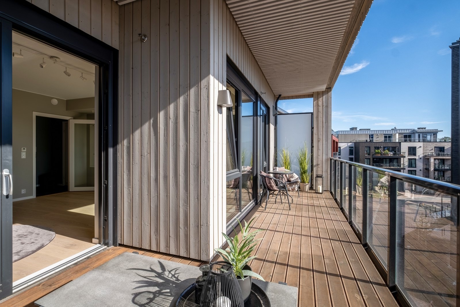 Her er det god plass til ønsket møblement og grill Galleribilde