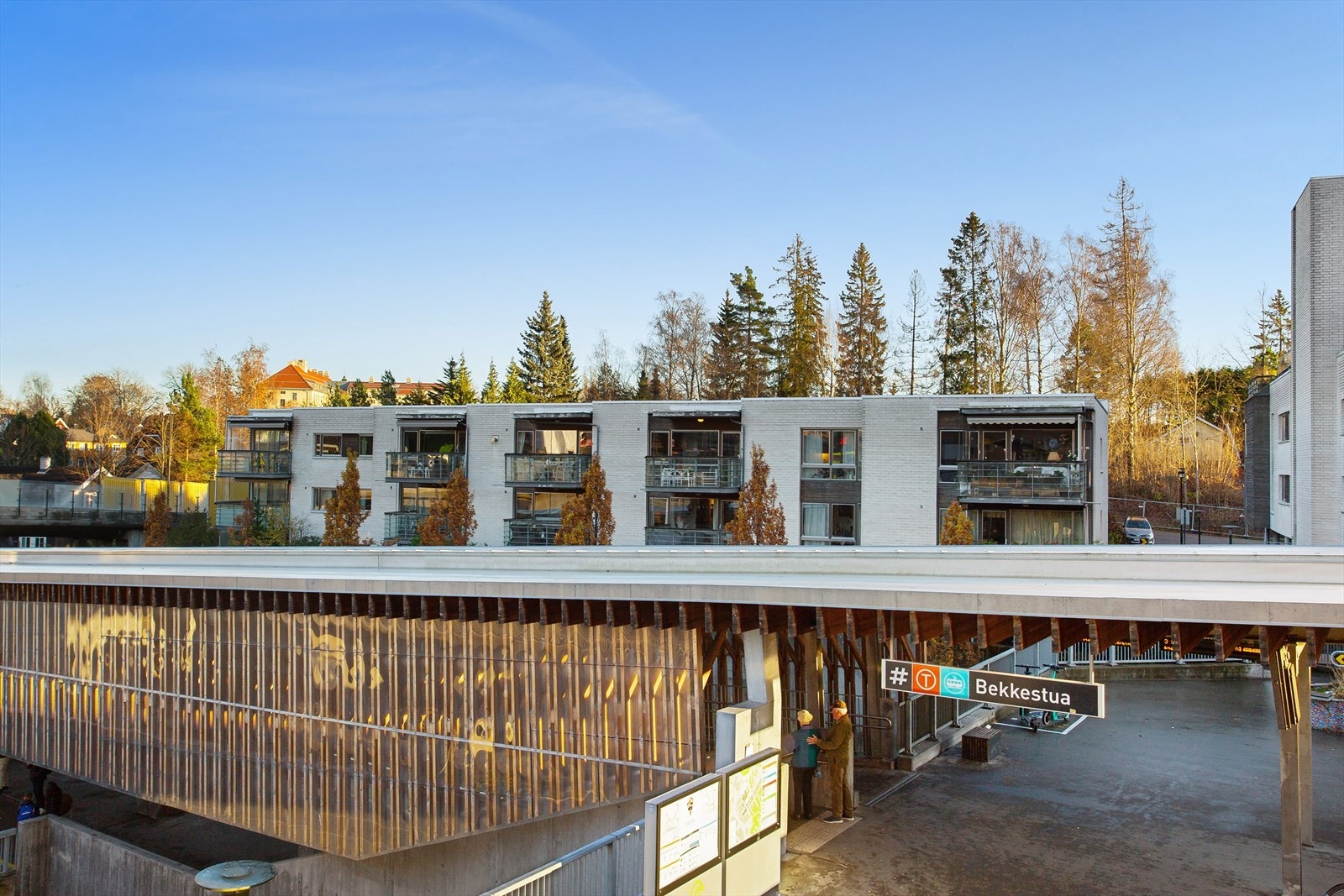 Bekkestua er et knutepunkt for off. komm. og fra leiligheten er det kort gangavstand til både T-bane og bussforbindelser Galleribilde