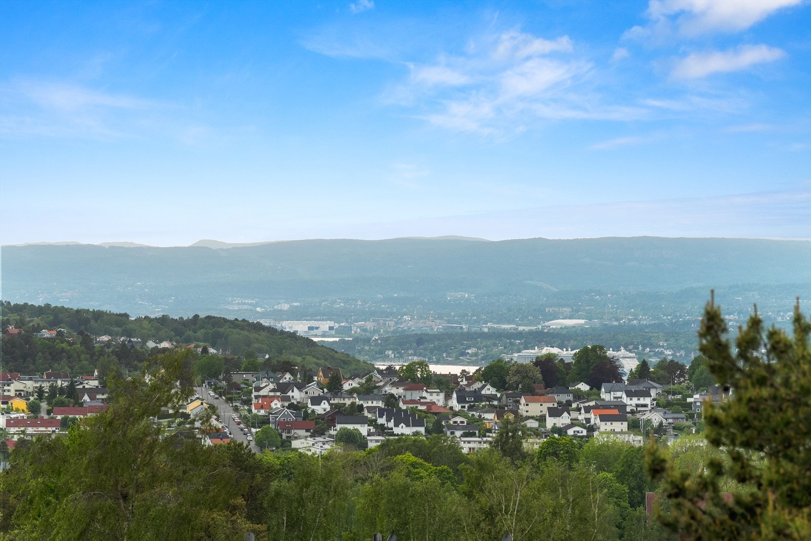 Fra balkongen ser du helt ned til Oslofjorden Galleribilde